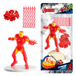 Iron Man Kuchenfigur und rote Kerzen
