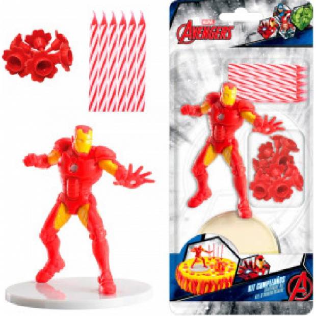 Iron Man Kuchenfigur und rote Kerzen