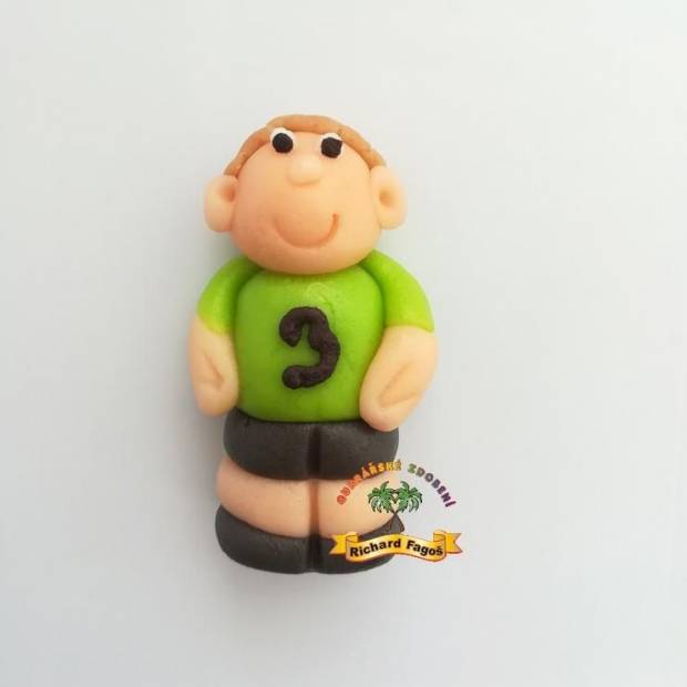 Figur auf der Torte Fußballspieler grüne Trikotr 6 cm aus Kokoshäutighe?