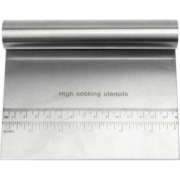 Stäbchenrille am Kuchenrand mit Maßstab