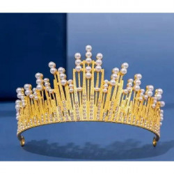 Unglaublich dekorative Metallkrone mit weißen Perlen