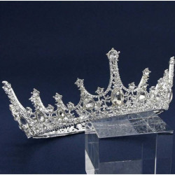 Nicht essbare Dekoration Metallische Krone Silberní mit silbernen Steinen